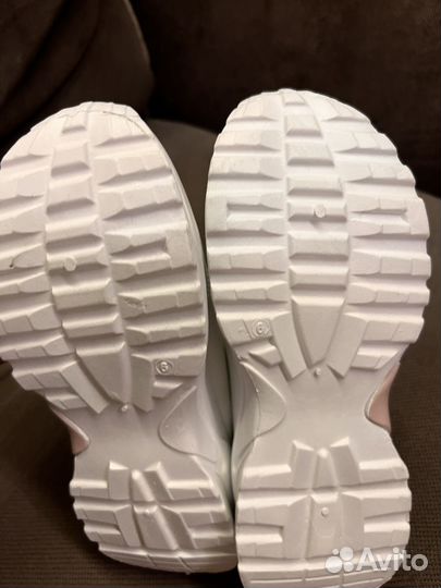 Кроссовки женские 24,5см