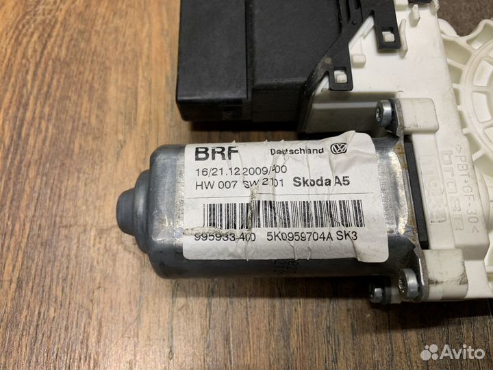 Skoda Octavia A5 Моторчик стеклоподъемника зr