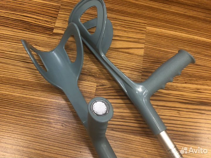 Костыли под локоть с светоотражателями бу