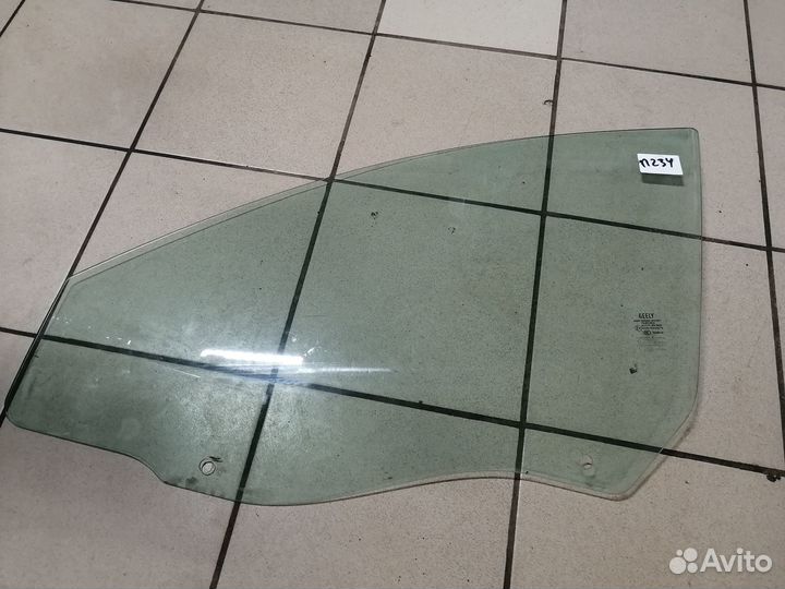 Стекло передней двери Джили Эмгранд