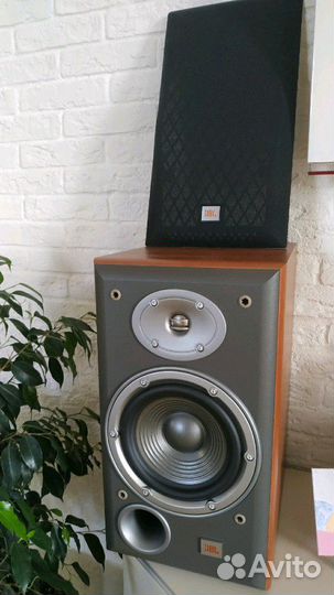 JBL E30