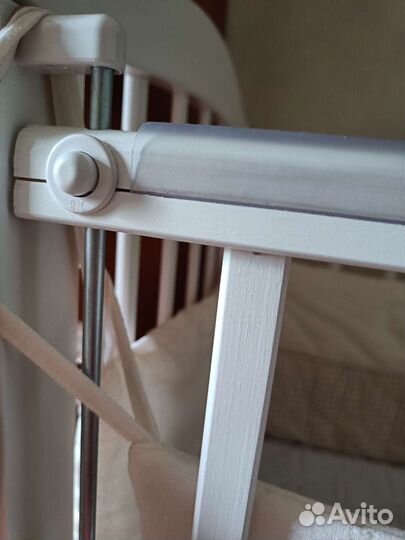 Кроватка с маятником и ящиком + матрас и бортики