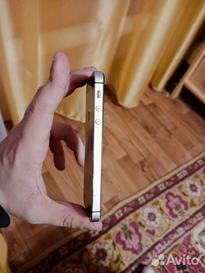 iPhone SE, 32 ГБ