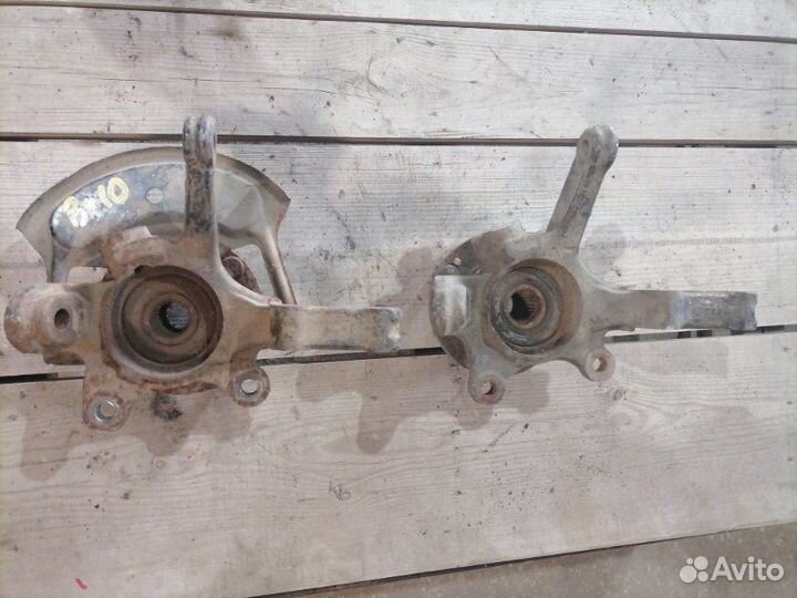 Кулак поворотный передний левый Nissan Almera B10