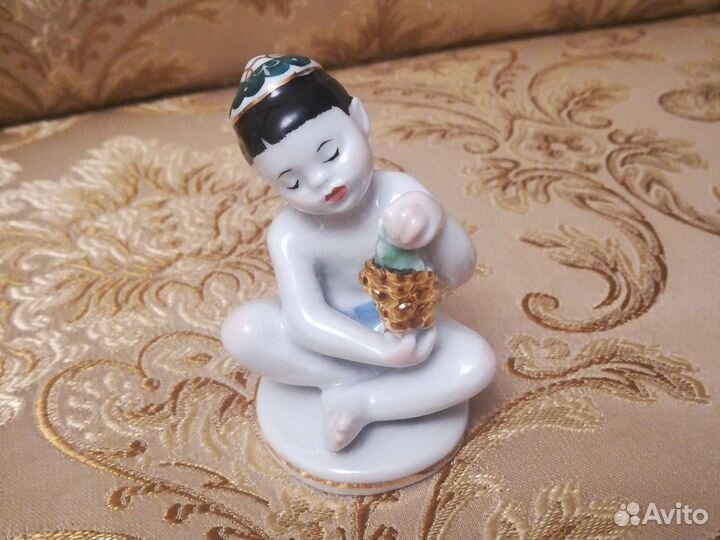 Статуэтки фарфоровые старинные