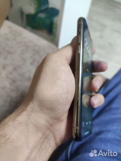 Продам iPhone xs на 64