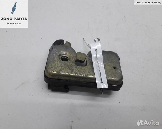 Замок багажника на Volkswagen Golf-3