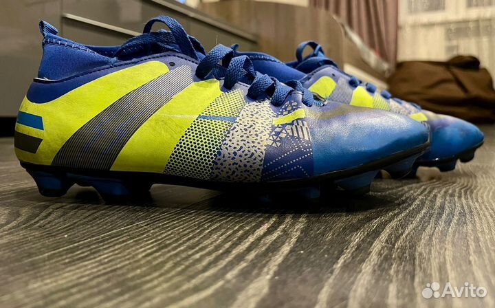 Футбольные бутсы