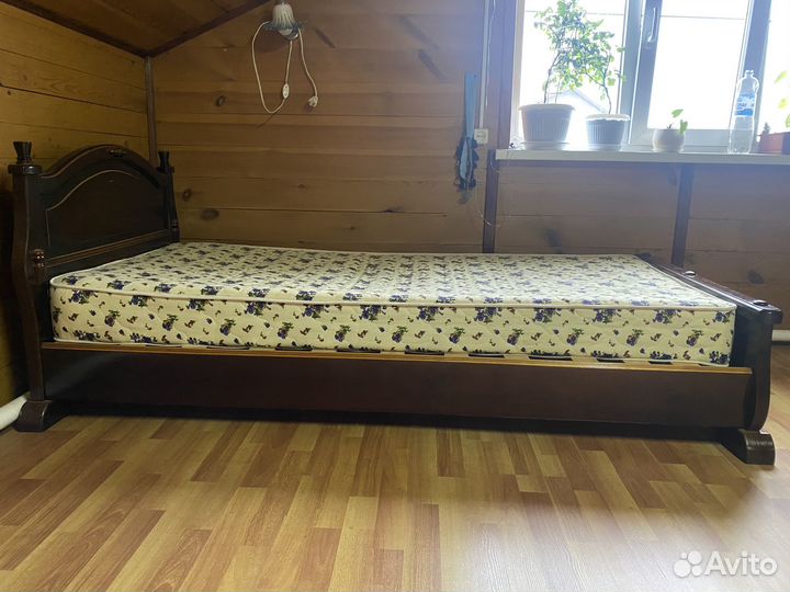 Кровать полутороспальная с матрасом