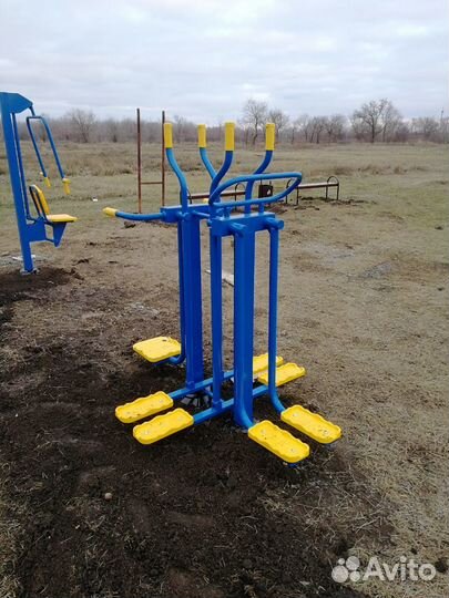 Детские качели уличные