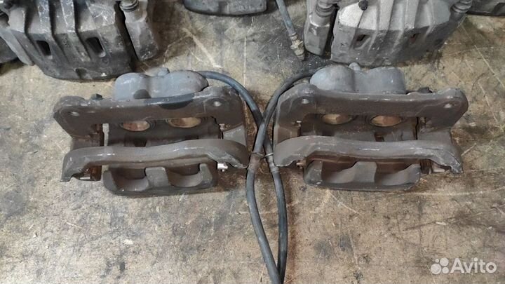 Двух поршневые суппорта Toyota Camry 40 50 55 2014