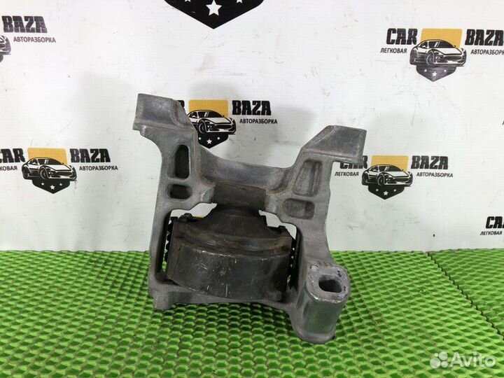 Опора двигателя нижняя правая R