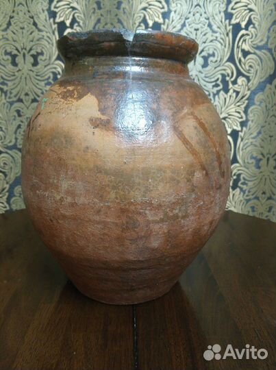 Старинная большая глиняная крынка