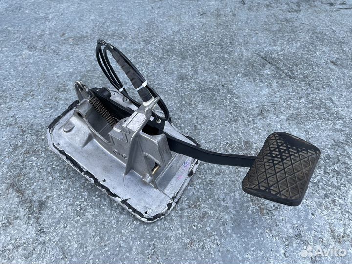 Педаль тормоза Mercedes W140