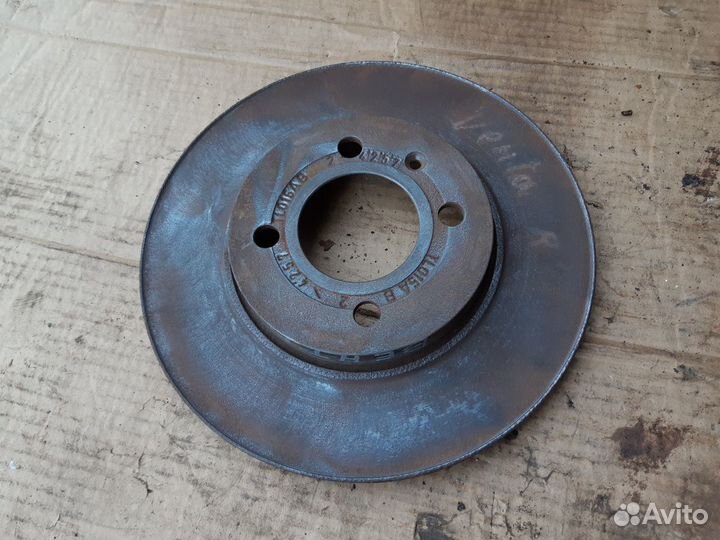 Диск тормозной перед. Фольксваген Гольф 3