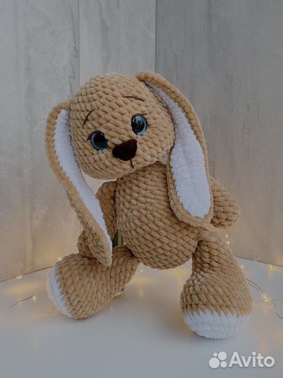 Вязаный зайчик символ 2023