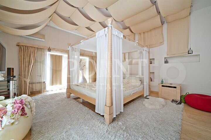 Дом 500 м² на участке 14 сот.