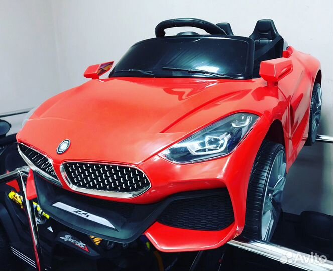 Электромобиль на пульте управления с музыкой