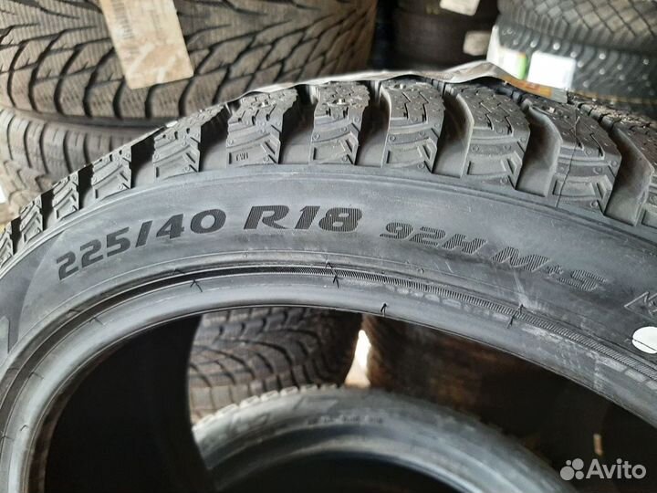 Pirelli Ice Zero 2 225/40 R18 92H