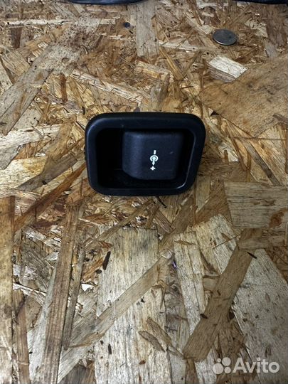 Гнездо прикуривателя в багажнике bmw f 30