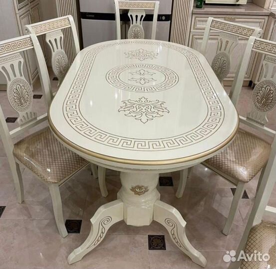 Стол со стульями