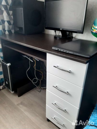 Компьютерный стол