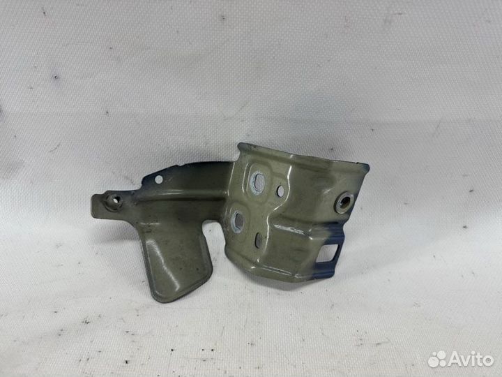 Кронштейн крыла правый Mercedes-Benz Cla C118