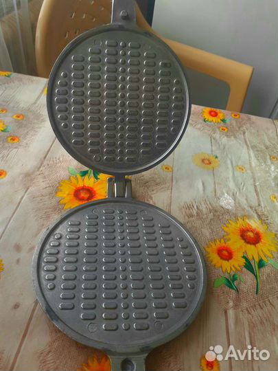 Вафельница новая СССР; орешница СССР