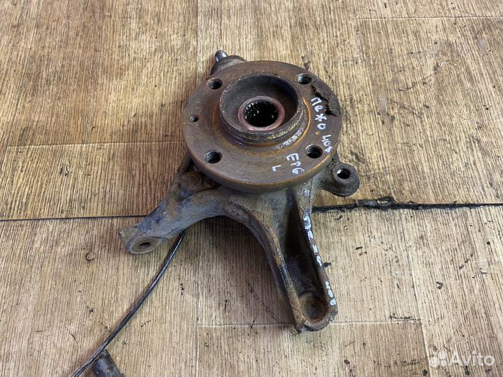 Кулак поворотный левый Пежо 408 Peugeot 408