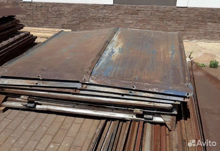 Металлический разобранный гараж