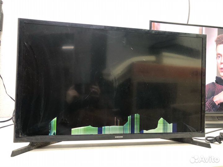 Телевизор Samsung UE32J4000AK битая матрица в разб