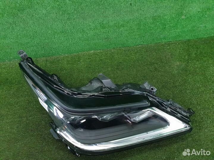 Фара правая Lexus LX570