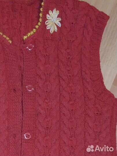 Жилетка шерстяная на пуговицах 42-44 размер