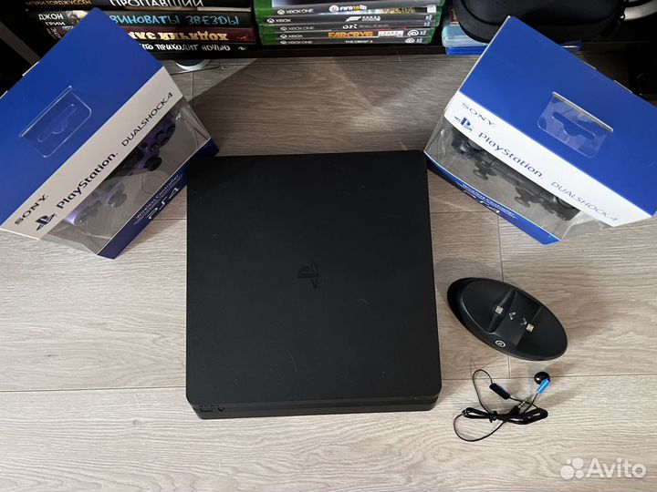 Ps4 slim 1tb + 2 новых геймпада + диск гта5