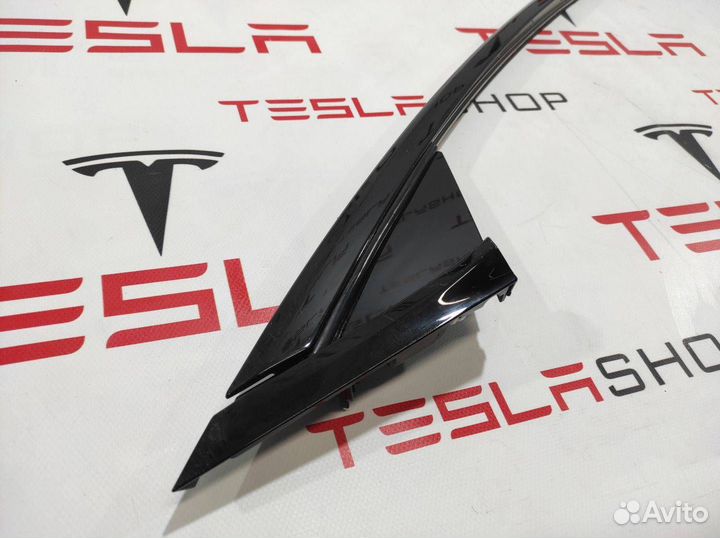Молдинг кузова боковой Tesla Model X рест. 2022
