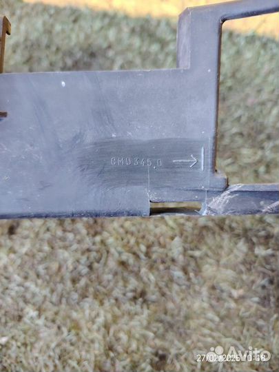 Кронштейн бампера правый Volkswagen Touareg BAC