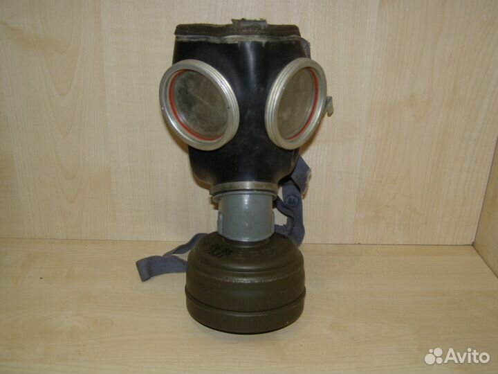 Противогаз армии гдр в баке производителя 