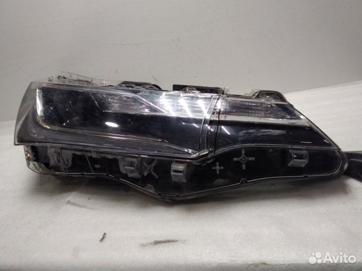 Фара правая Toyota Corolla