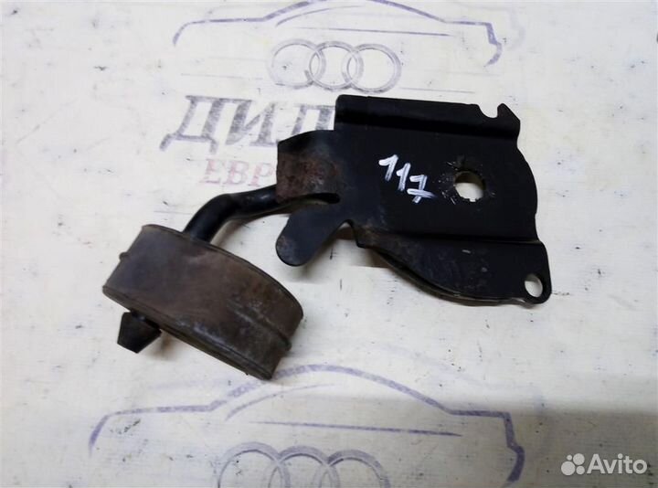 Кронштейн глушителя VW Passat (B6) 2005-2010