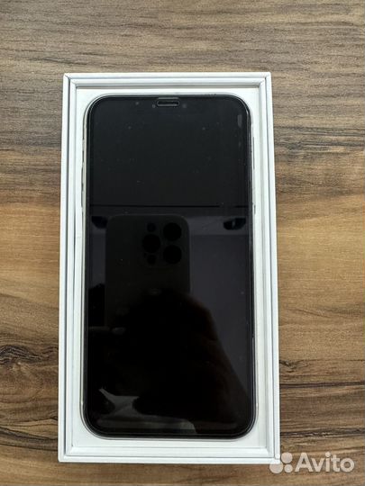 Телефон iPhone 11