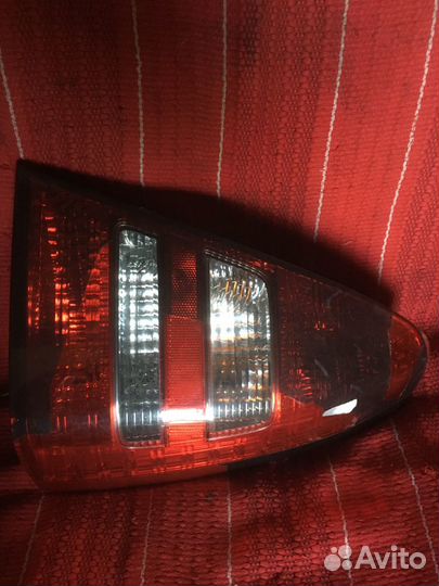 Продам заднюю правую фару на Субару forester