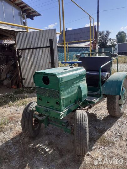 Трактор-самоделка с прицепом и плугом