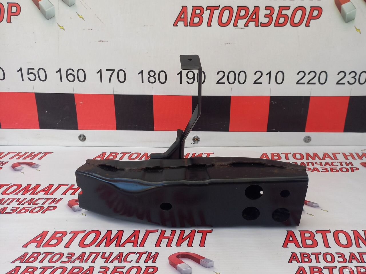 Кронштейн заднего усилителя правый Инфинити QX80