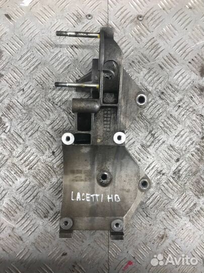 Кронштейн генератора Шевроле Лачетти