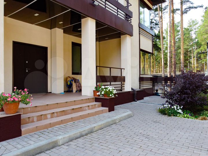 Коттедж 520 м² на участке 20 сот.