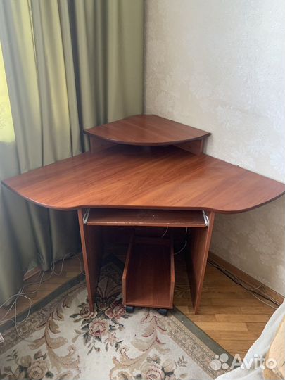 Компьютерный стол