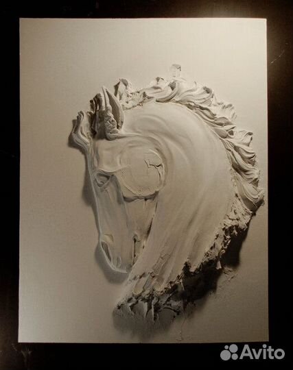 Барельеф / Панно Застенчивый конь