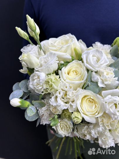 Букет невесты раскидистый с эустомой и розами