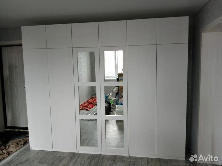 Шкаф с ящиками