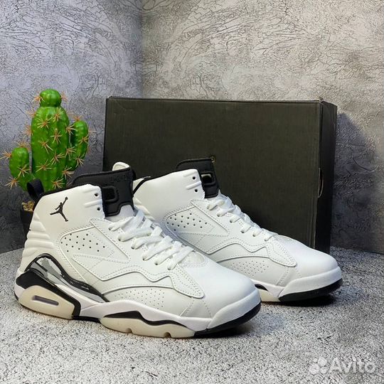Кроссовк Air Jordan 6 Retro: классика в белом